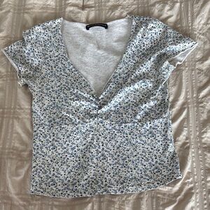 Brandy Melville White and Blue Floral Short Sleeve Top